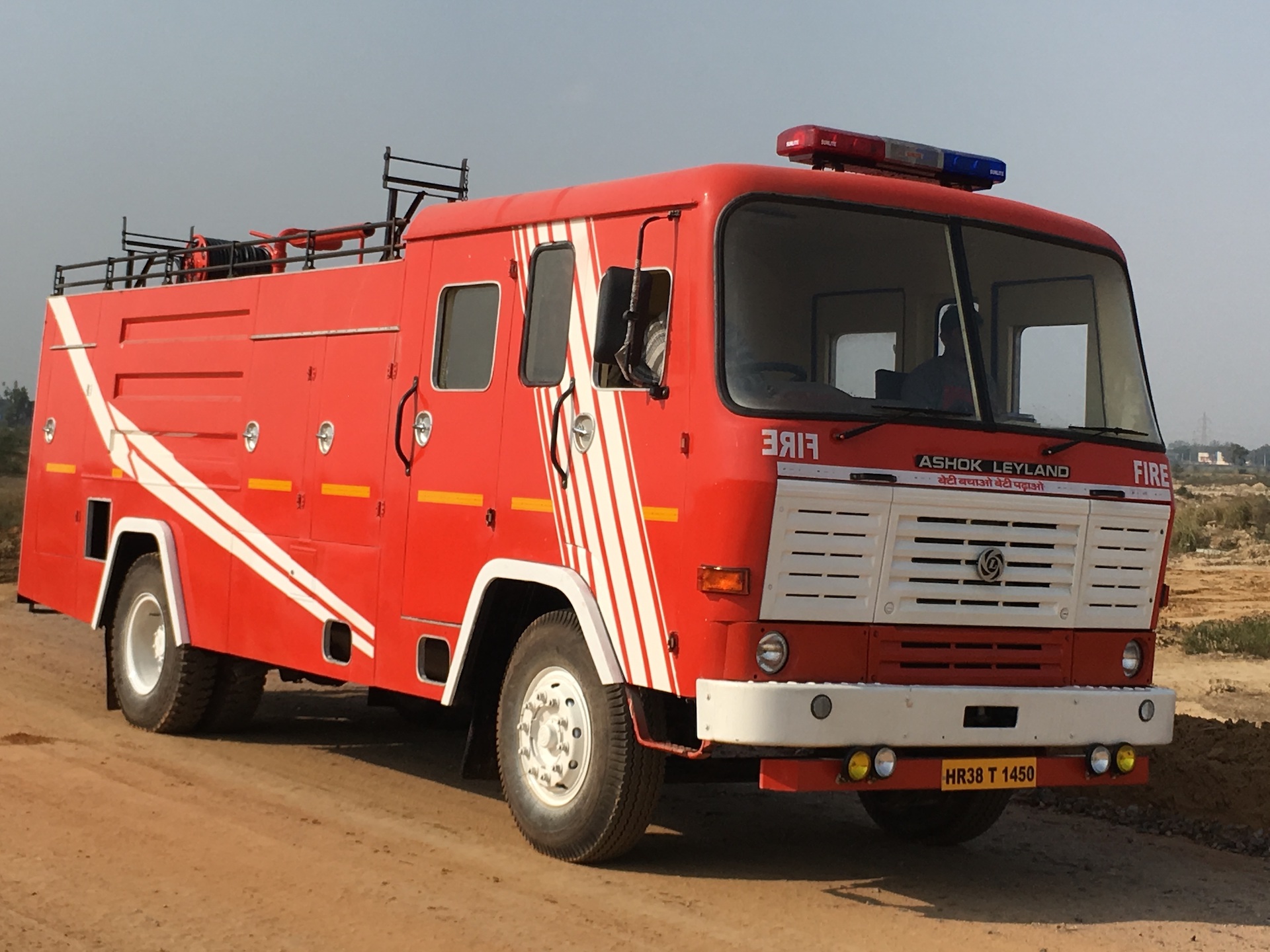 DRY CHEMICAL POWDER FIRE TENDER